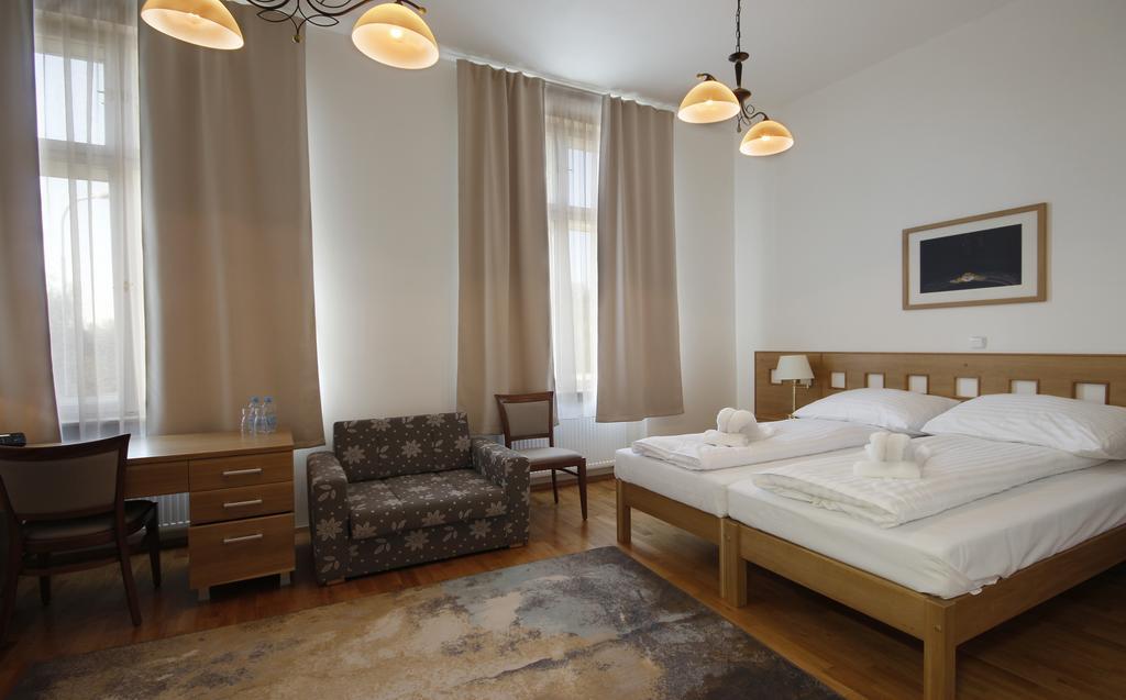 Hotel Pod Zelenym Dubem Bohumin Phòng bức ảnh