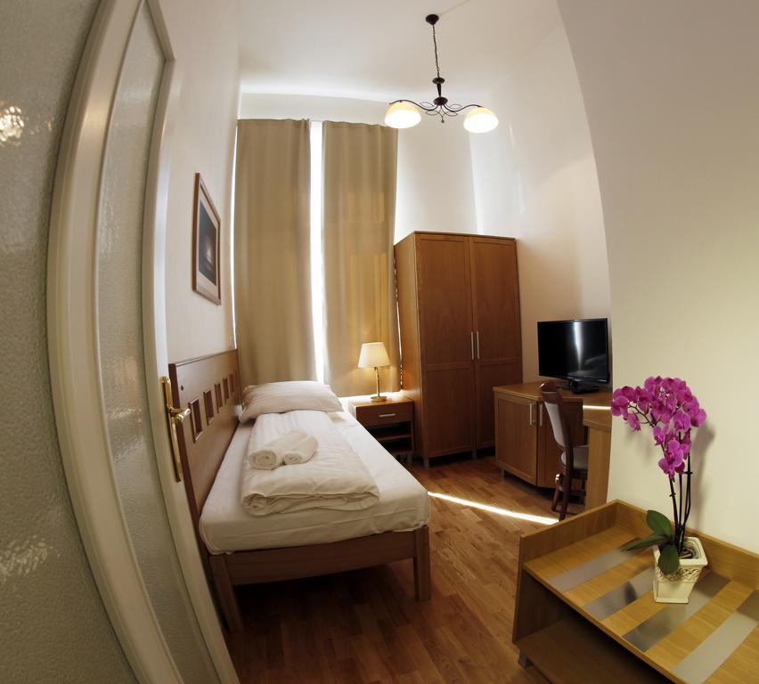 Hotel Pod Zelenym Dubem Bohumin Ngoại thất bức ảnh