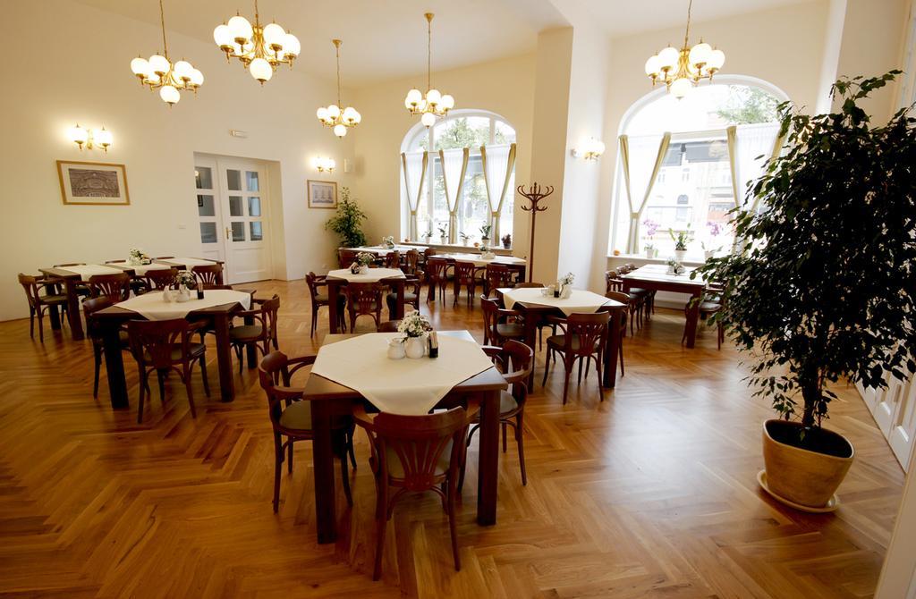 Hotel Pod Zelenym Dubem Bohumin Ngoại thất bức ảnh